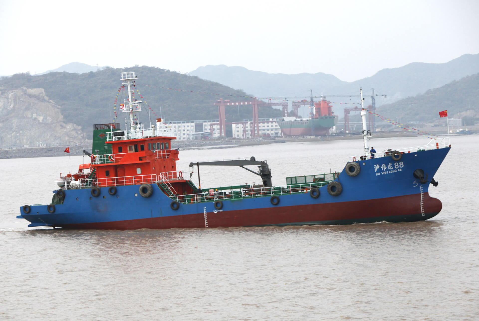 沪伟龙88/溢油回收船