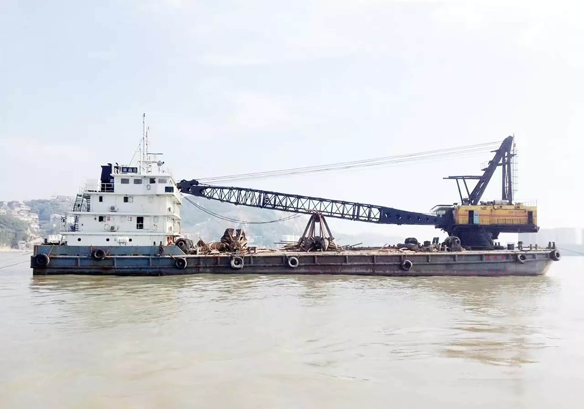 康鑫8/8m3抓斗挖泥船