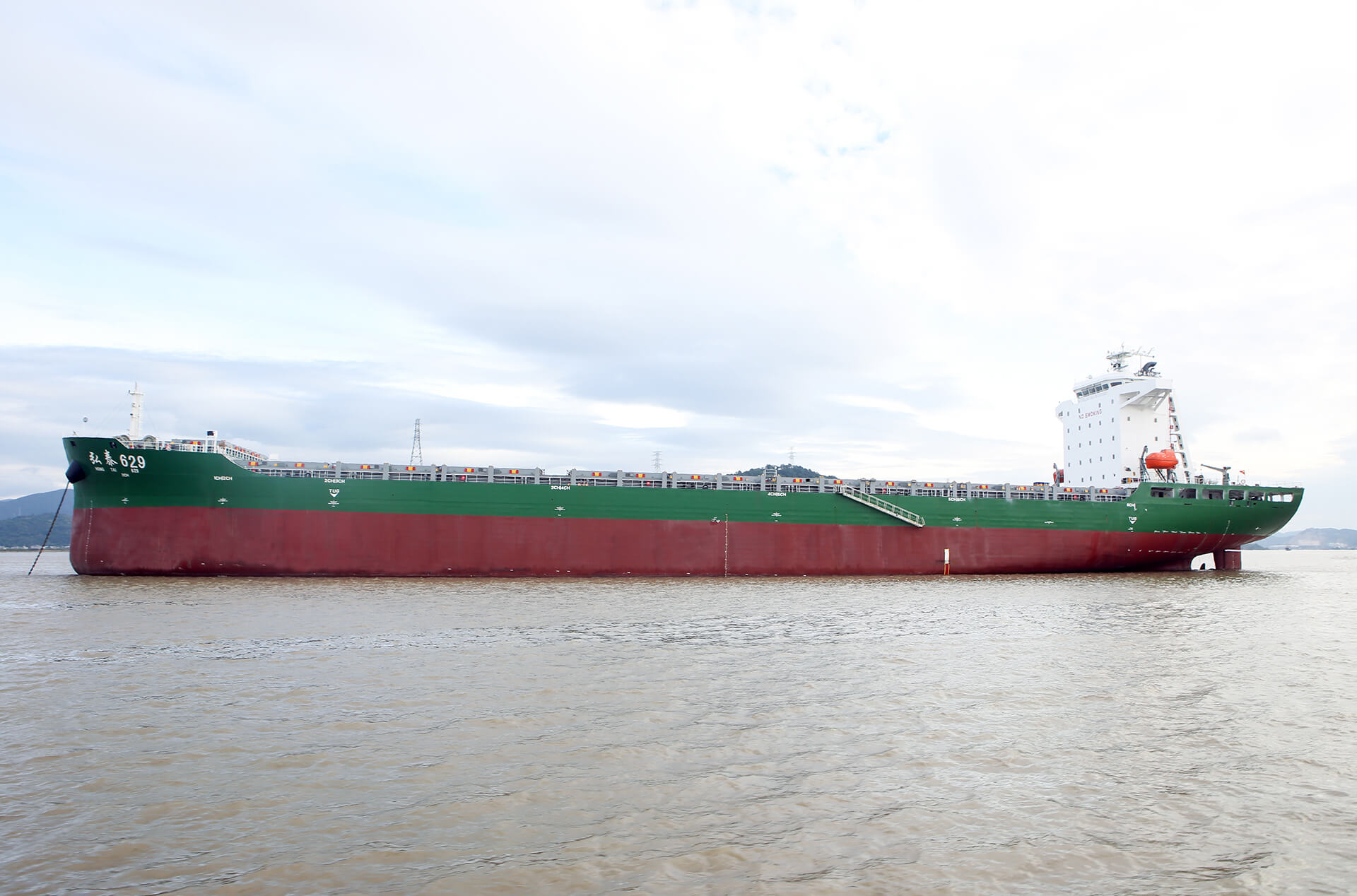 弘泰629/2070TEU集装箱船