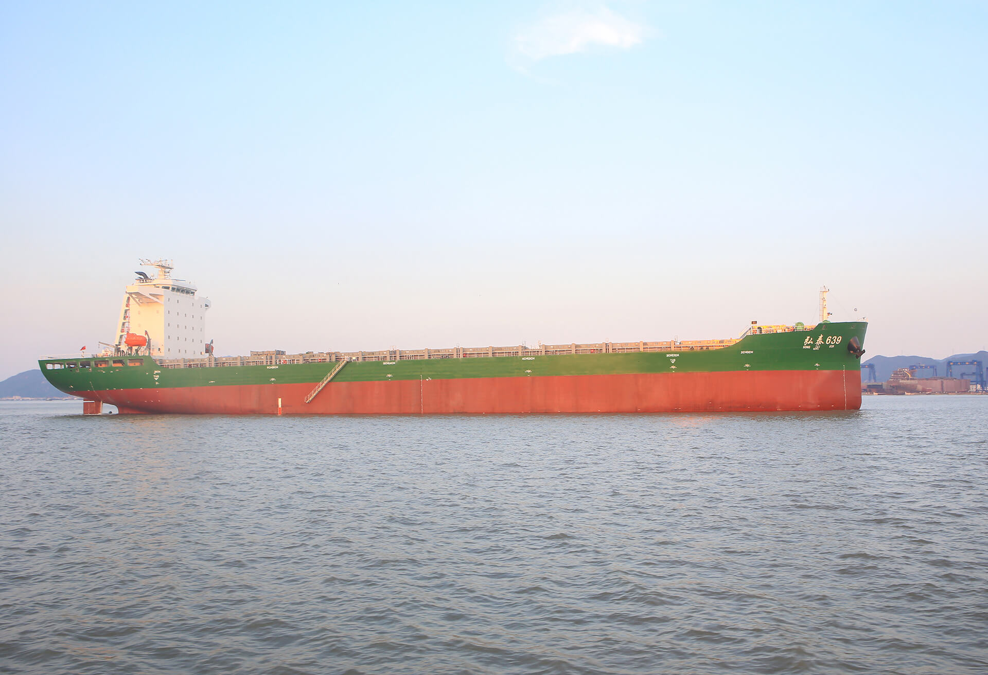 弘泰639/2070TEU集装箱船
