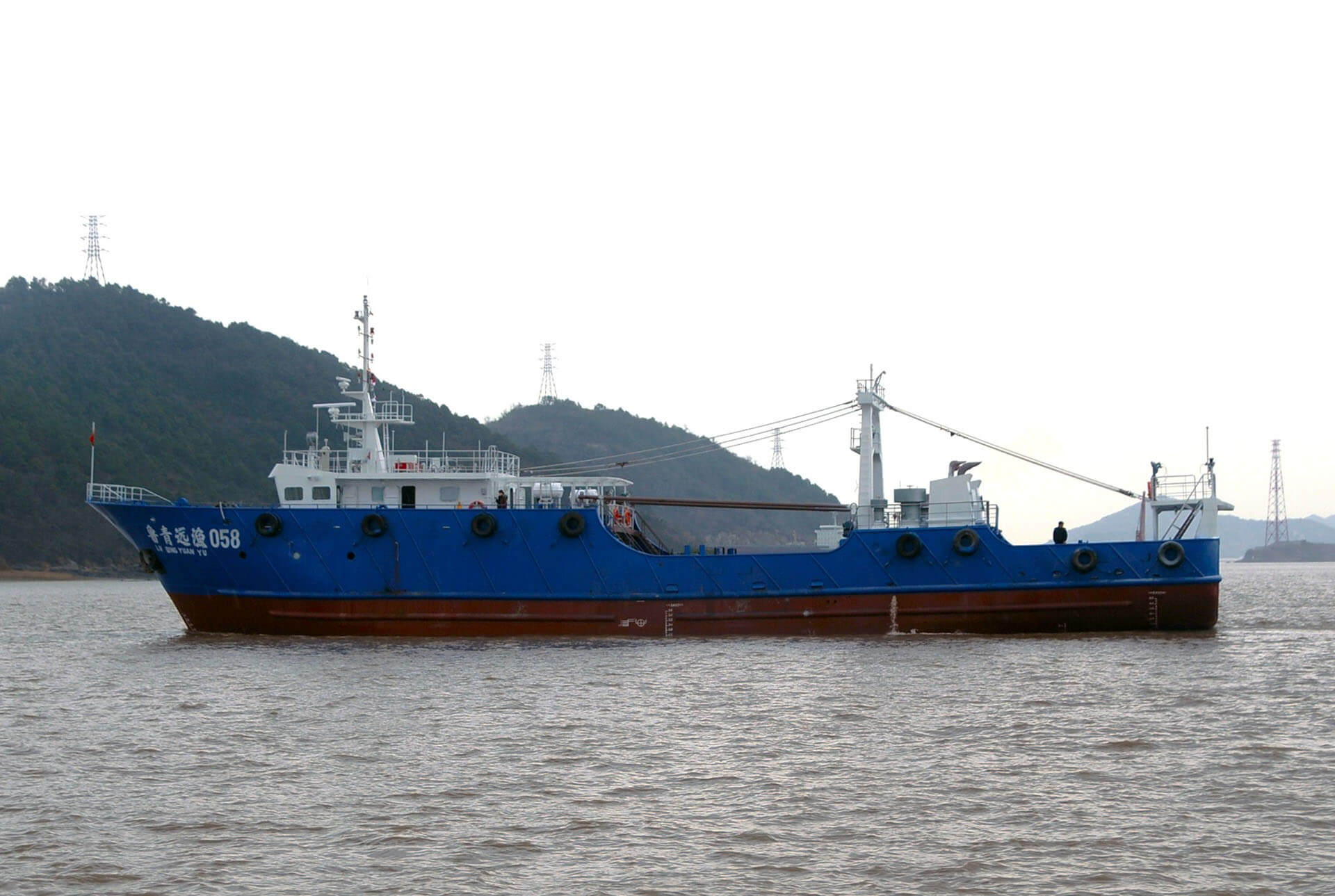 鲁青远渔058/远洋拖网渔船