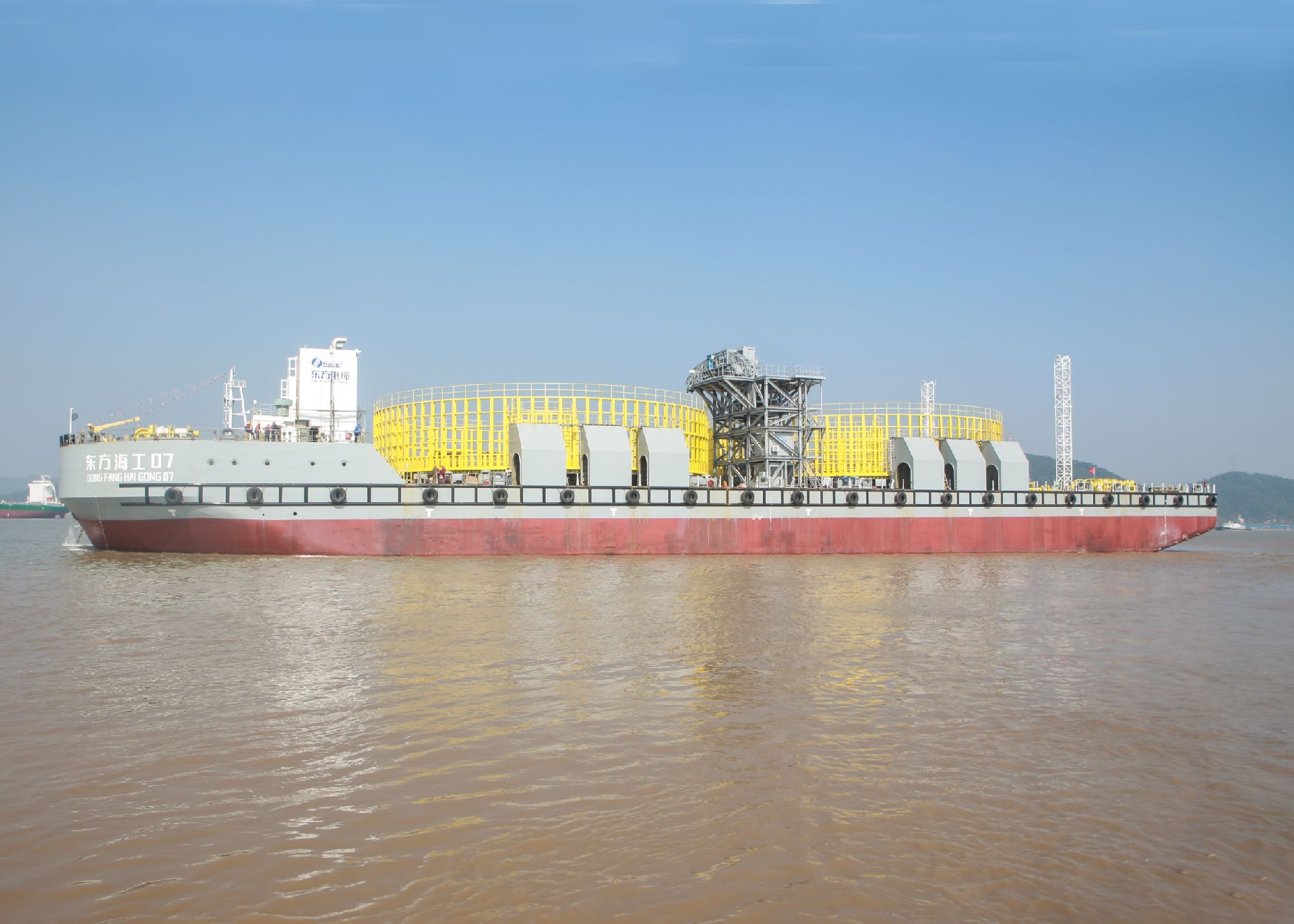 东红制造-东方电缆“东方海工07”全球首套-深远海动态模拟一体化试验平台顺利开航