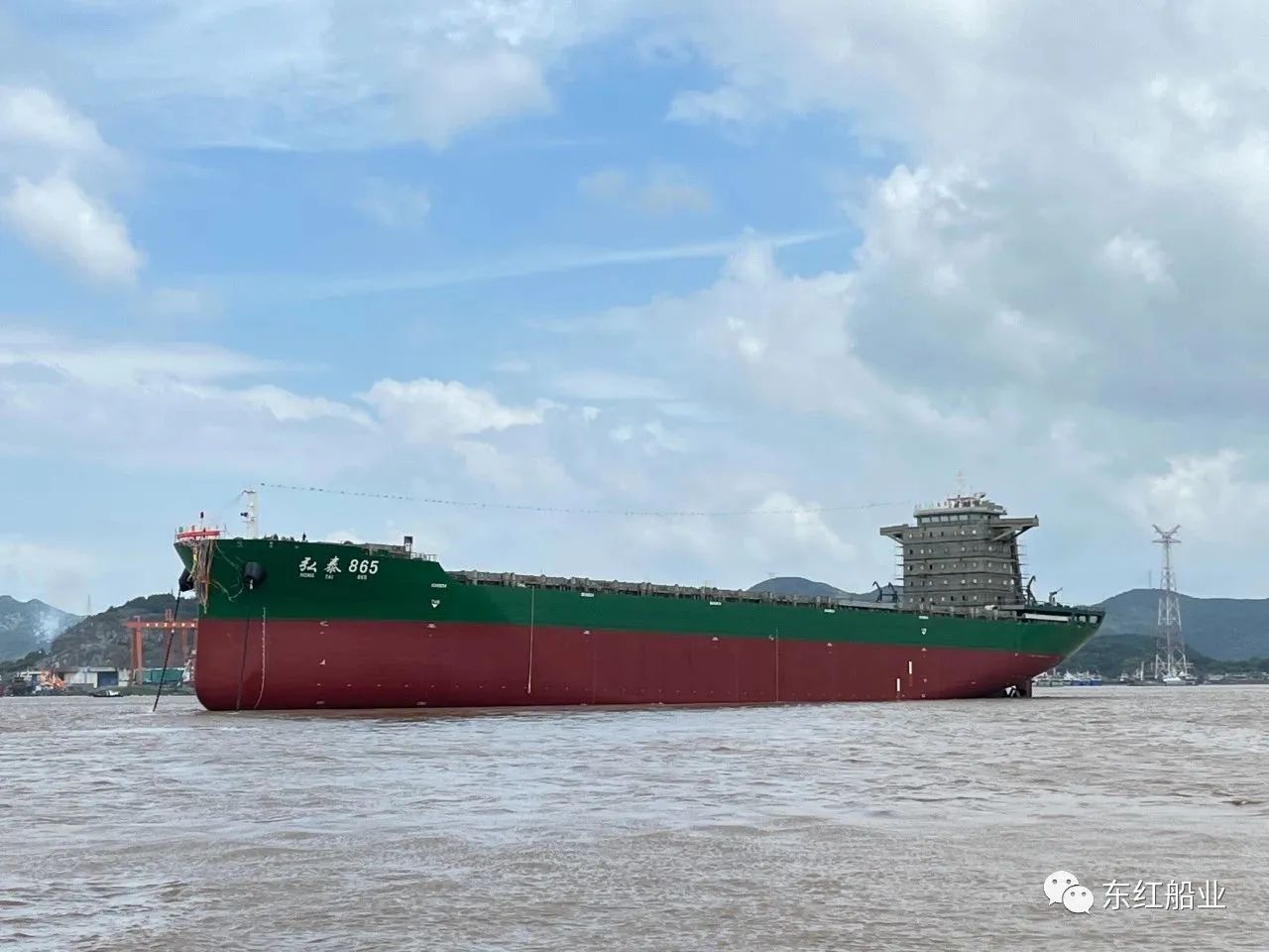 热烈庆祝“弘泰865”58000T集装箱船顺利下水
