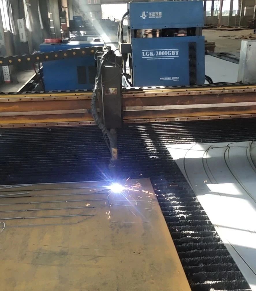 2076TEU集装箱船顺利点火开工