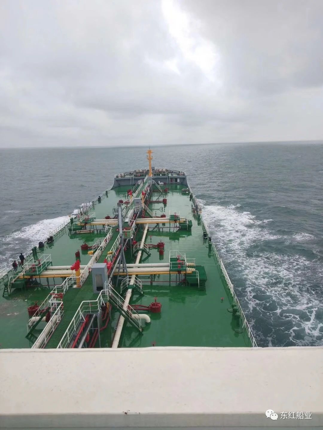 33000t油轮绪杨19顺利试航并交接
