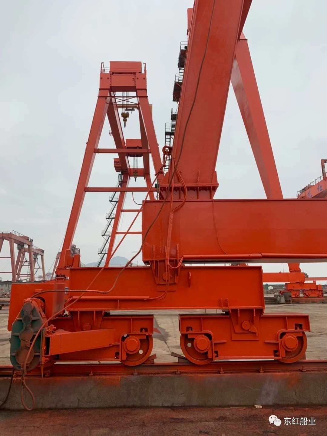 2艘7300DWT散货船和2艘8600DWT散货船同时点火开工！