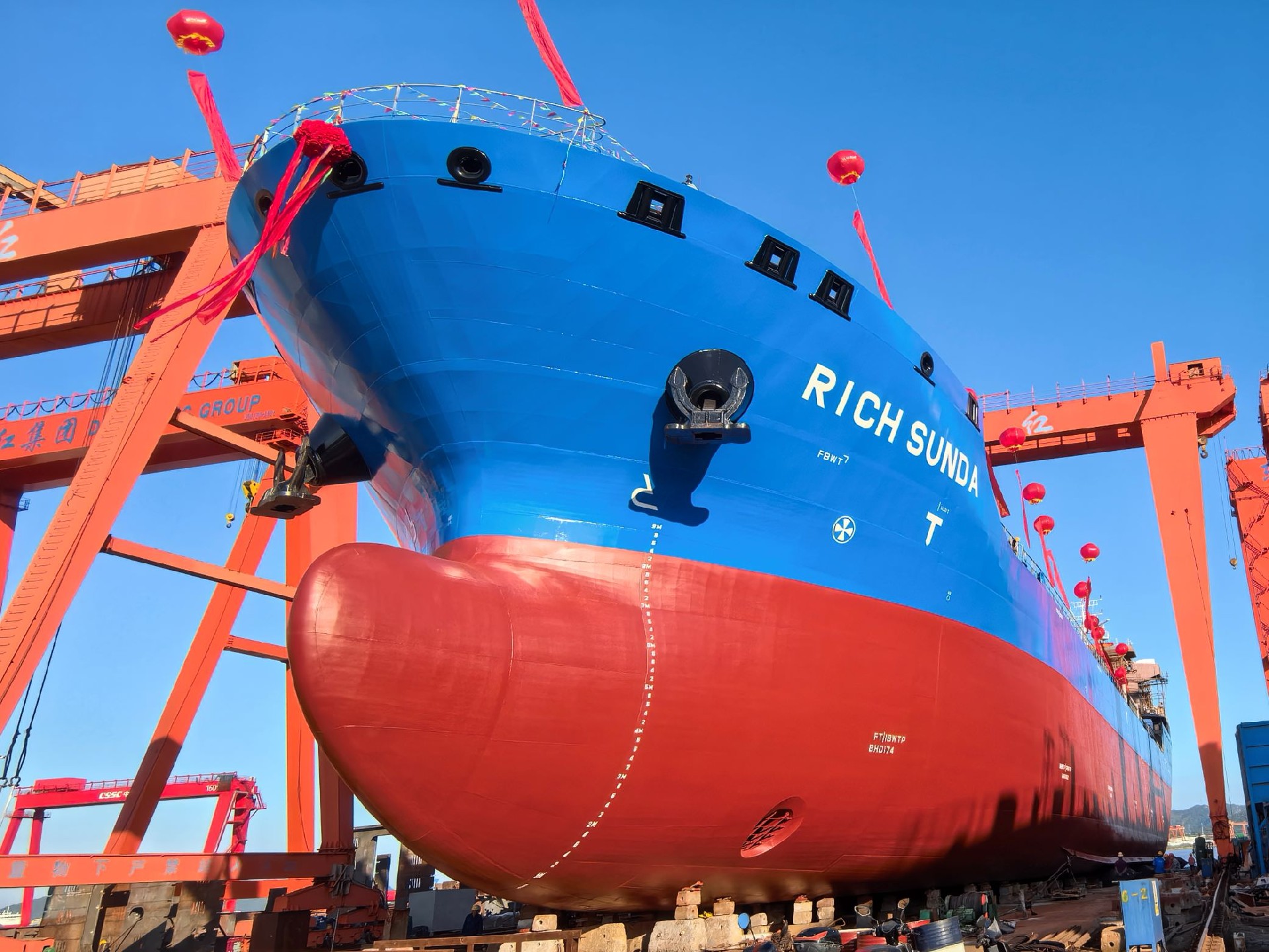 热烈庆祝13500DWT系列化学品/油船“RICH SUNDA”顺利下水