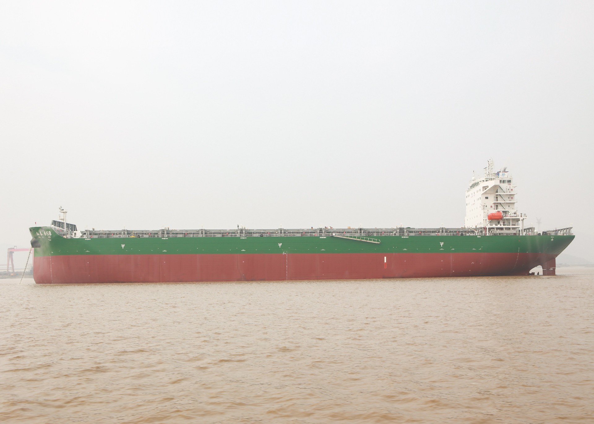 弘泰658/3300集装箱船